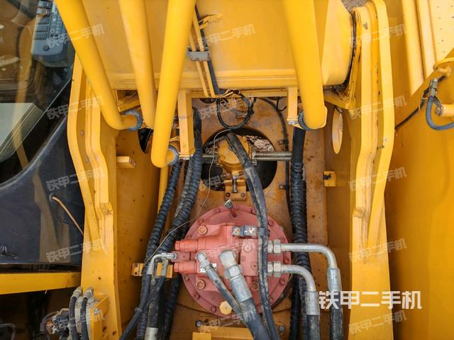 發(fā)動(dòng)機(jī)室（上車部件）