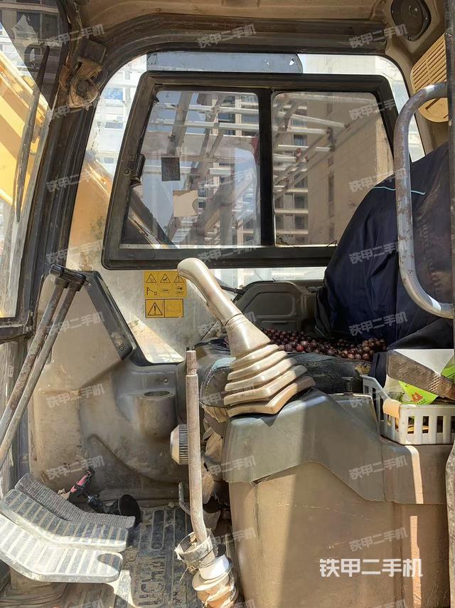 駕駛室整體(整機外觀) 駕駛室整體(整機外觀)