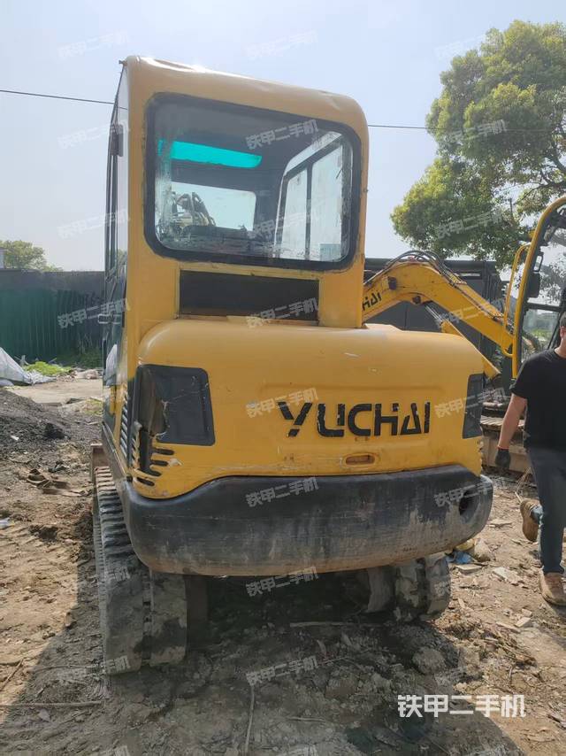 驾驶室顶部（整机外观）