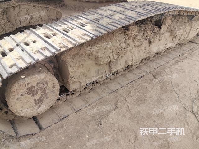 單側(cè)履帶整體(整機外觀) 單側(cè)履帶整體(整機外觀)