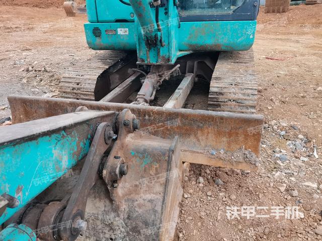 轉(zhuǎn)盤和下車架正前(工作和回轉(zhuǎn)裝置) 轉(zhuǎn)盤和下車架正前(工作和回轉(zhuǎn)裝置)