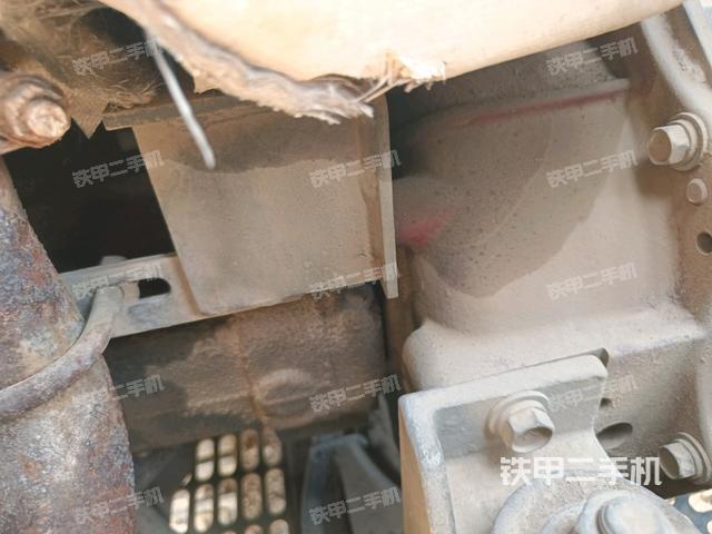 液壓泵艙室正面整體（整機外觀）