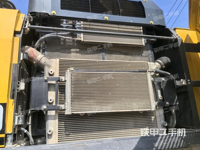 散熱器正面(大件艙室) 散熱器正面(大件艙室)