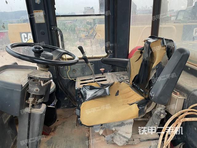 駕駛室工作臺(tái)（整機(jī)外觀及大件）