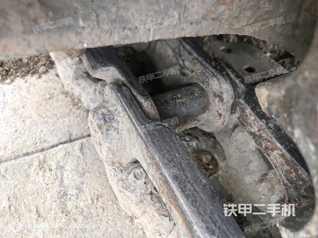單側(cè)履帶整體(整機(jī)外觀) 單側(cè)履帶整體(整機(jī)外觀)