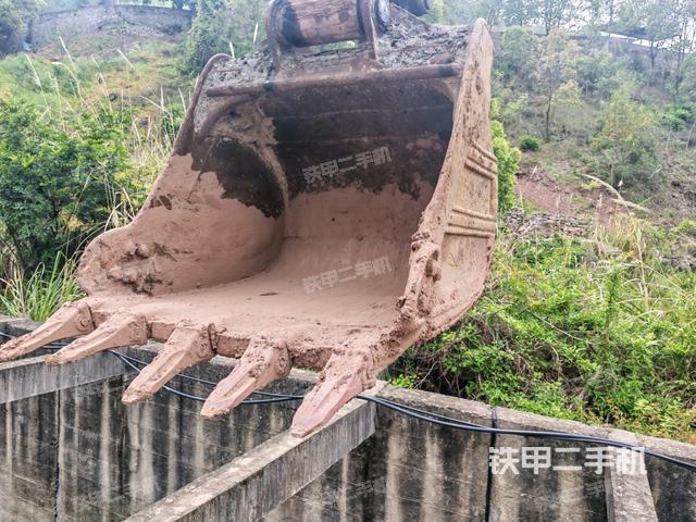 大臂油缸整體?豎拍(工作和回轉(zhuǎn)裝置) 大臂油缸整體?豎拍(工作和回轉(zhuǎn)裝置)