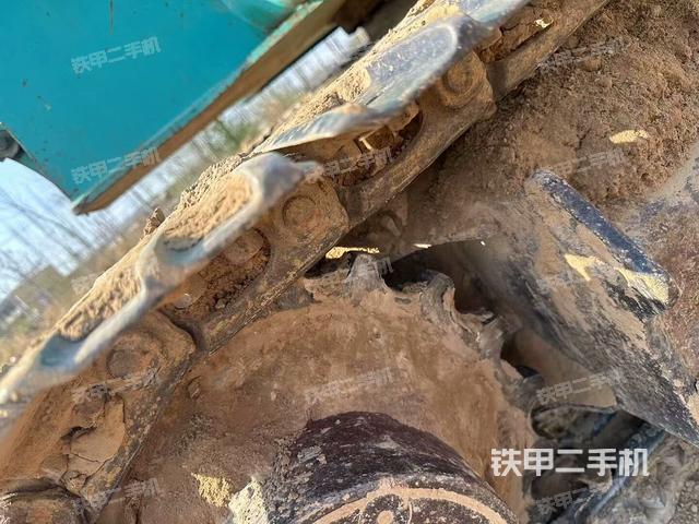 單側(cè)履帶整體(整機(jī)外觀) 單側(cè)履帶整體(整機(jī)外觀)