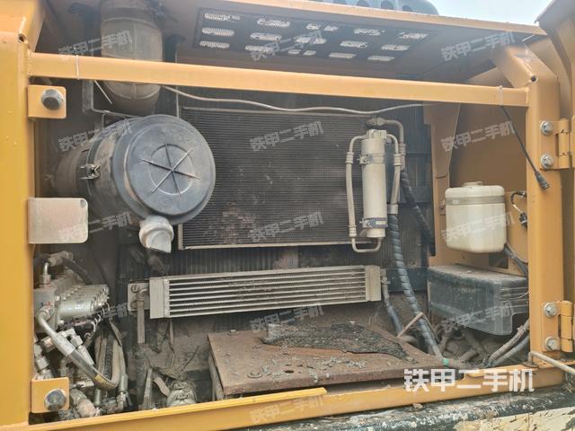 散熱器正面(大件艙室) 散熱器正面(大件艙室)
