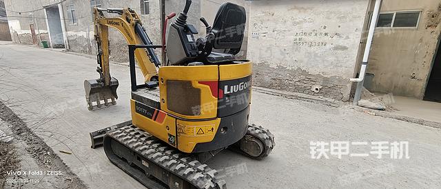 液压泵舱室正面整体（整机外观）