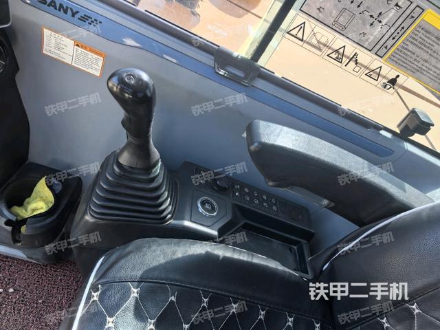 座椅左側(cè)控制臺(tái)/音響/含左手柄（駕駛室部分）