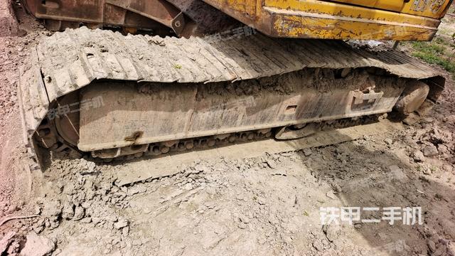 單側(cè)履帶整體(整機(jī)外觀) 單側(cè)履帶整體(整機(jī)外觀)