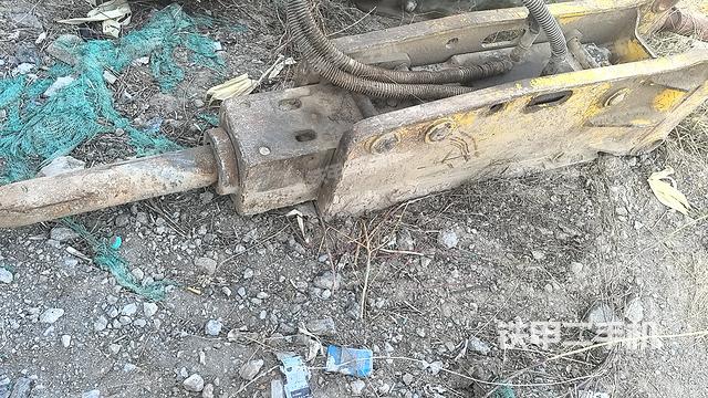 整機(jī)右側(cè)(設(shè)備外觀及核心部件) 整機(jī)右側(cè)(設(shè)備外觀及核心部件)