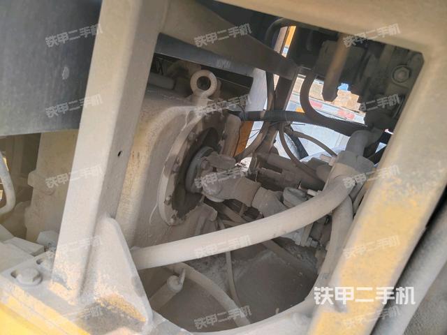 散熱器全景（壓路機(jī)發(fā)動(dòng)機(jī)艙）