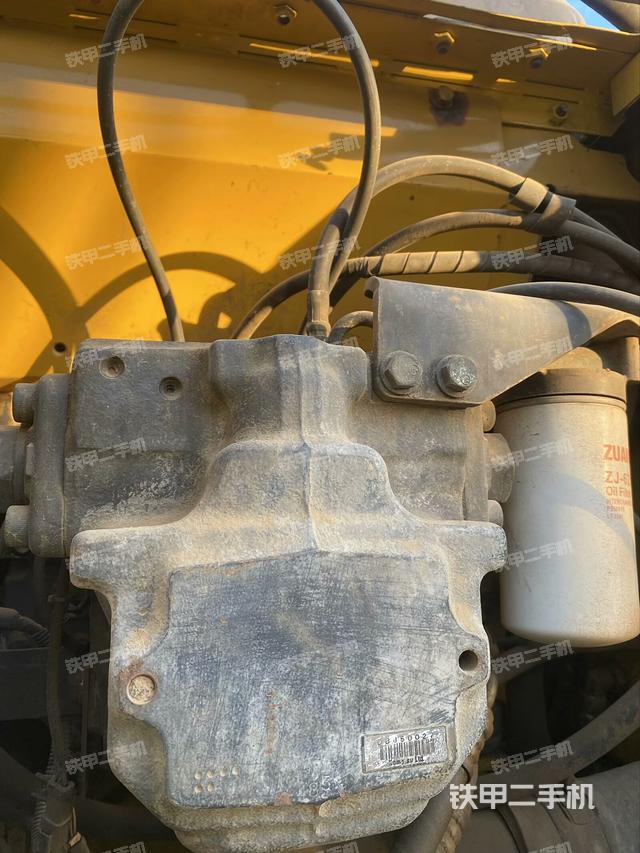 液壓泵艙室正面整體(整機外觀) 液壓泵艙室正面整體(整機外觀)