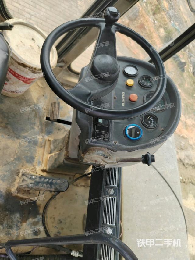 儀表盤(pán)全景（壓路機(jī)駕駛室）