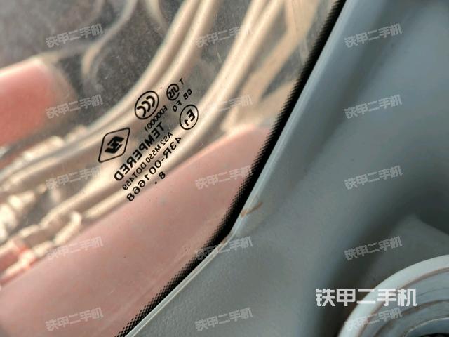 后窗玻璃角標（駕駛室部分）