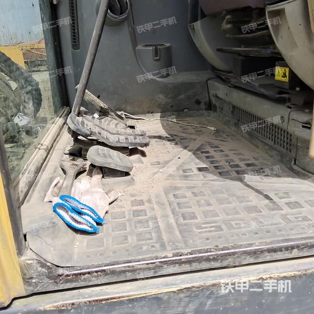 駕駛室整體（整機外觀）