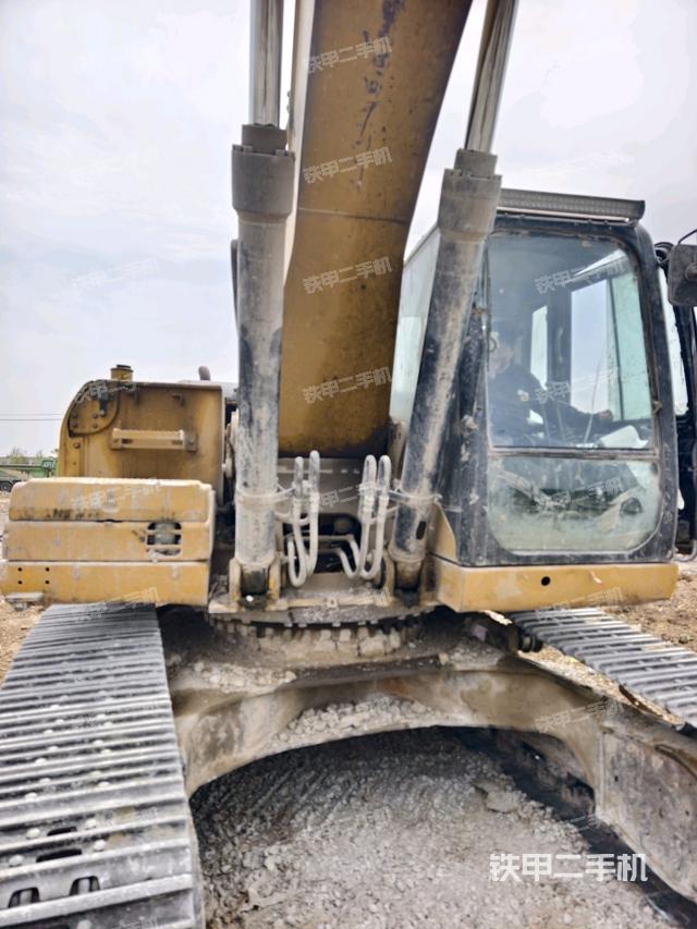 大臂油缸整體?豎拍（工作和回轉(zhuǎn)裝置）