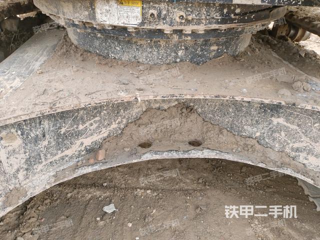 轉(zhuǎn)盤和下車架正前（工作和回轉(zhuǎn)裝置）