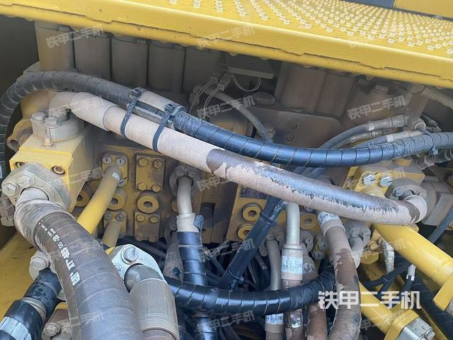 回轉(zhuǎn)馬達(dá)和主控閥（整機外觀）