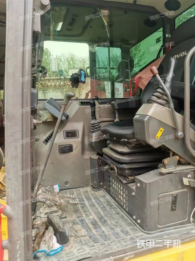 駕駛室整體（整機(jī)外觀）