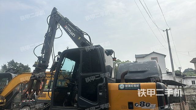 駕駛室頂部(整機外觀) 駕駛室頂部(整機外觀)