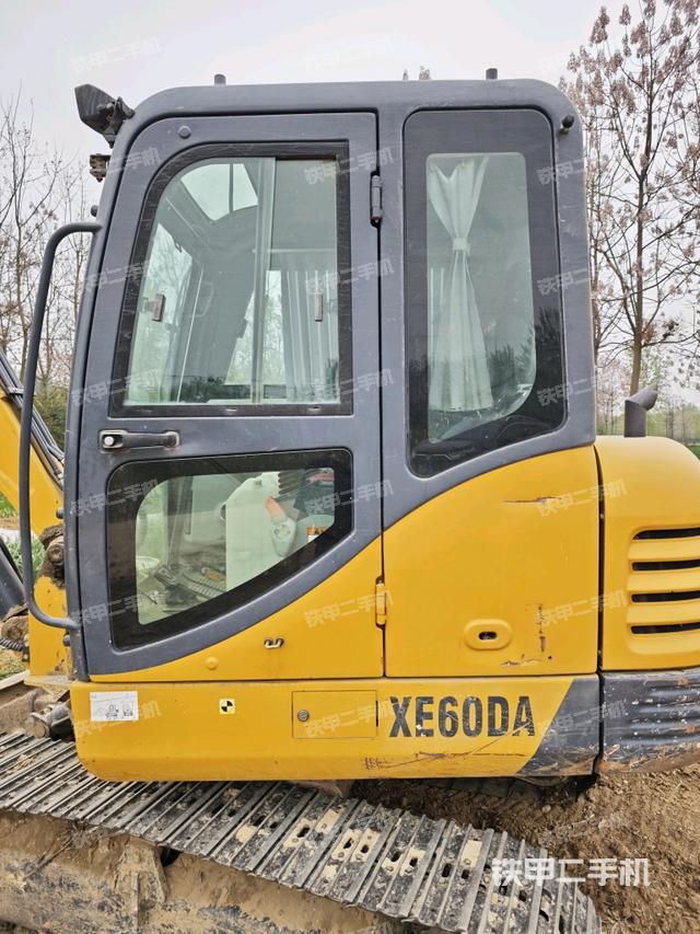 ?駕駛室正側(cè)（駕駛室部分）