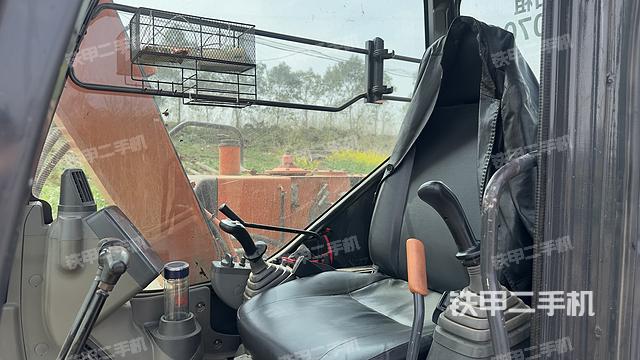 驾驶室整体（整机外观）