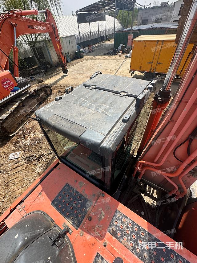 驾驶室顶部（整机外观）