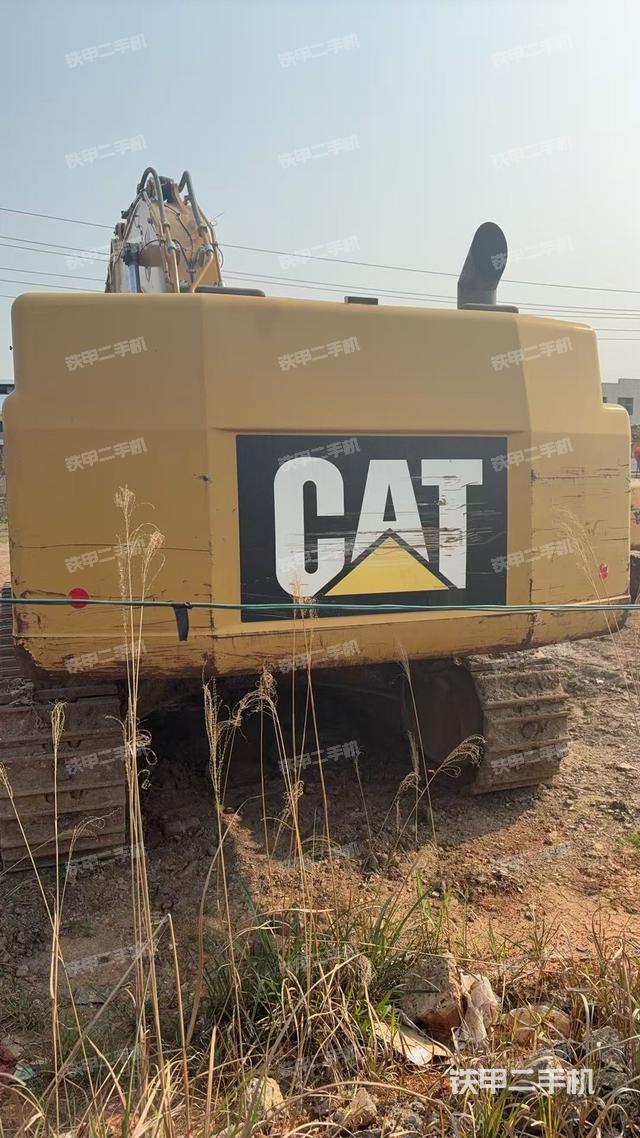 駕駛室頂部（整機外觀）