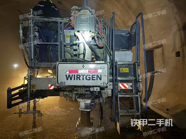 整機(jī)右后45°(設(shè)備外觀及核心部件) 整機(jī)右后45°(設(shè)備外觀及核心部件)
