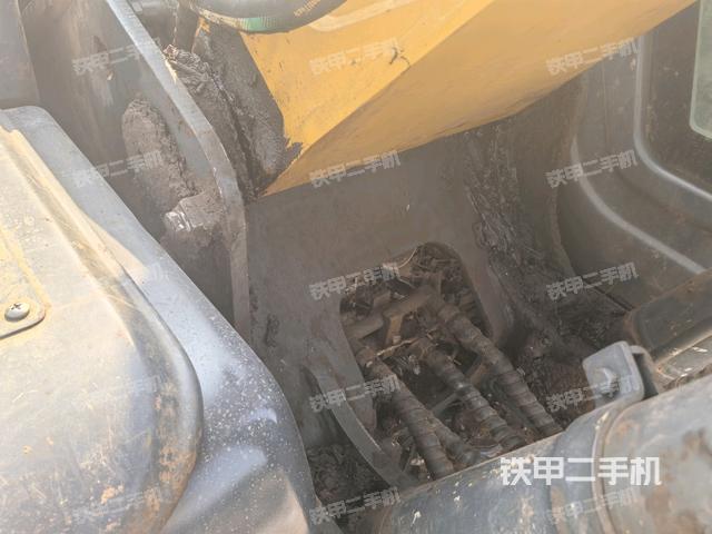 大臂根部?斜視(工作和回轉(zhuǎn)裝置) 大臂根部?斜視(工作和回轉(zhuǎn)裝置)