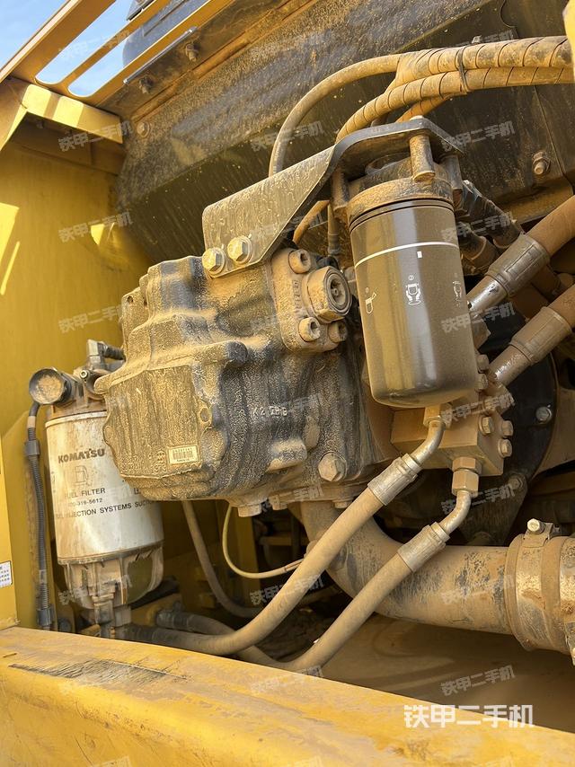 液壓泵艙室正面整體(整機外觀) 液壓泵艙室正面整體(整機外觀)