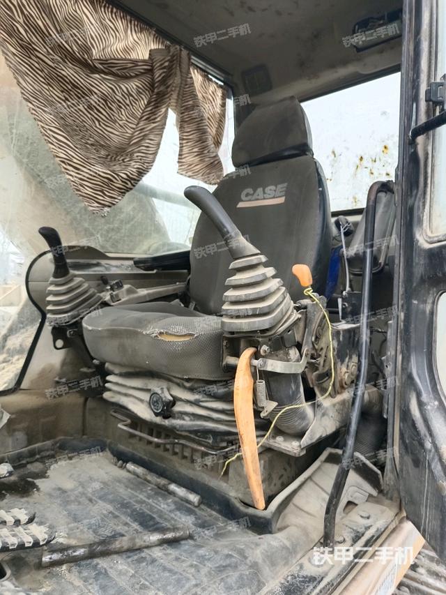 駕駛室整體(整機(jī)外觀) 駕駛室整體(整機(jī)外觀)