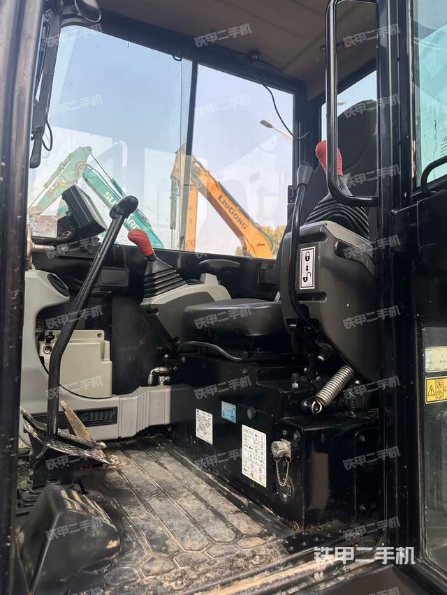 驾驶室整体（整机外观）