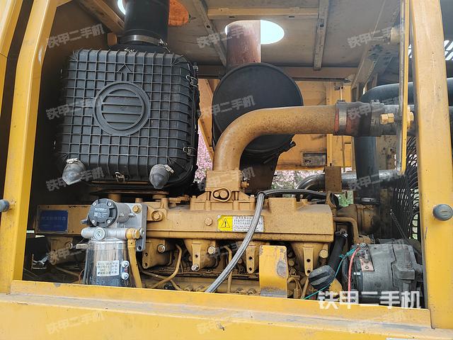 發(fā)動機(jī)左側(cè)（整機(jī)外觀及大件）