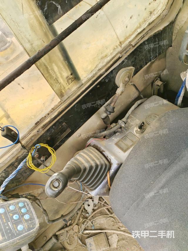 座椅右側(cè)控制臺/鑰匙門/油門/含右手柄（駕駛室部分）