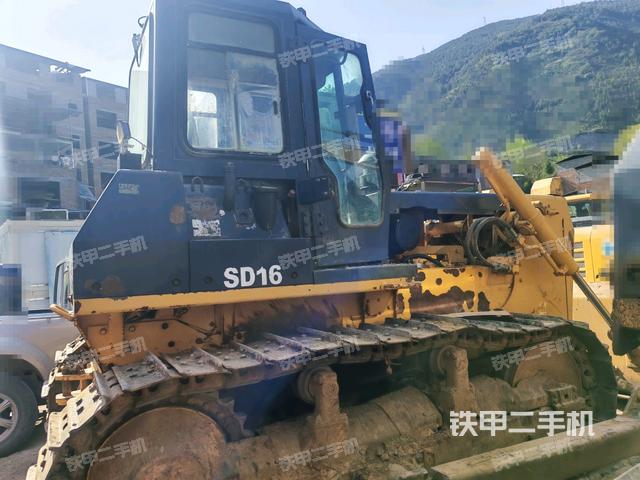 設備正后全景(推土機整車外觀) 設備正后全景(推土機整車外觀)