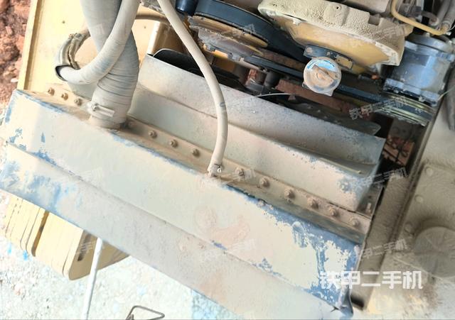 散熱器全景（壓路機發(fā)動機艙）