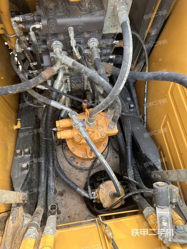 回转马达和主控阀（整机外观）