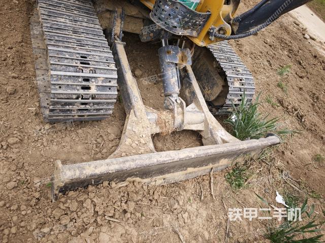 轉(zhuǎn)盤和下車架正前（工作和回轉(zhuǎn)裝置）