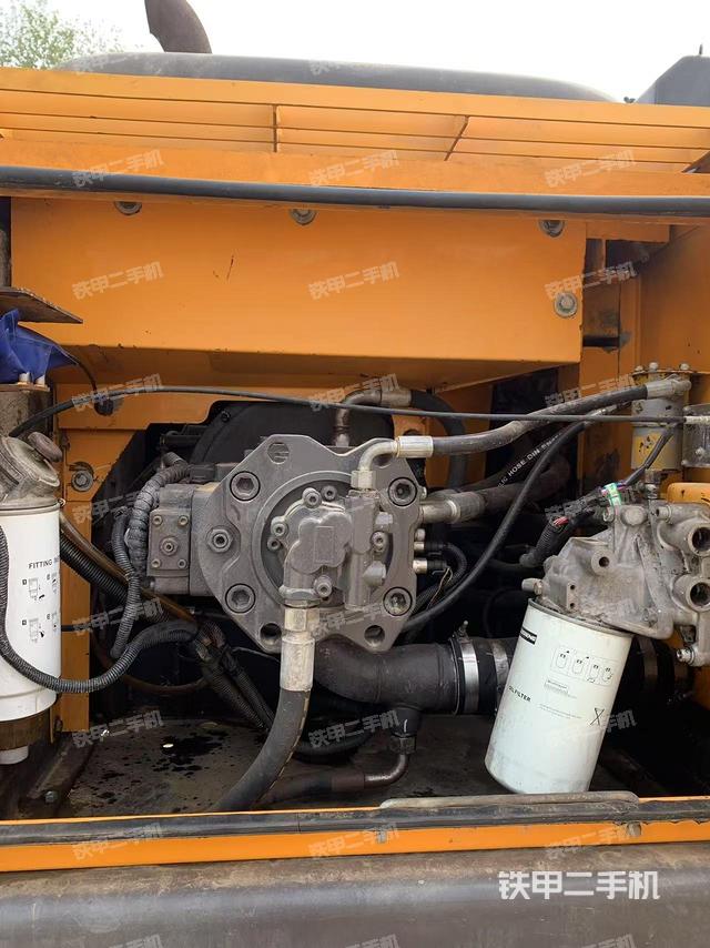 液壓泵艙室正面整體（整機(jī)外觀）