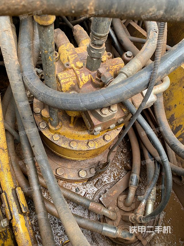 回转马达和主控阀（整机外观）