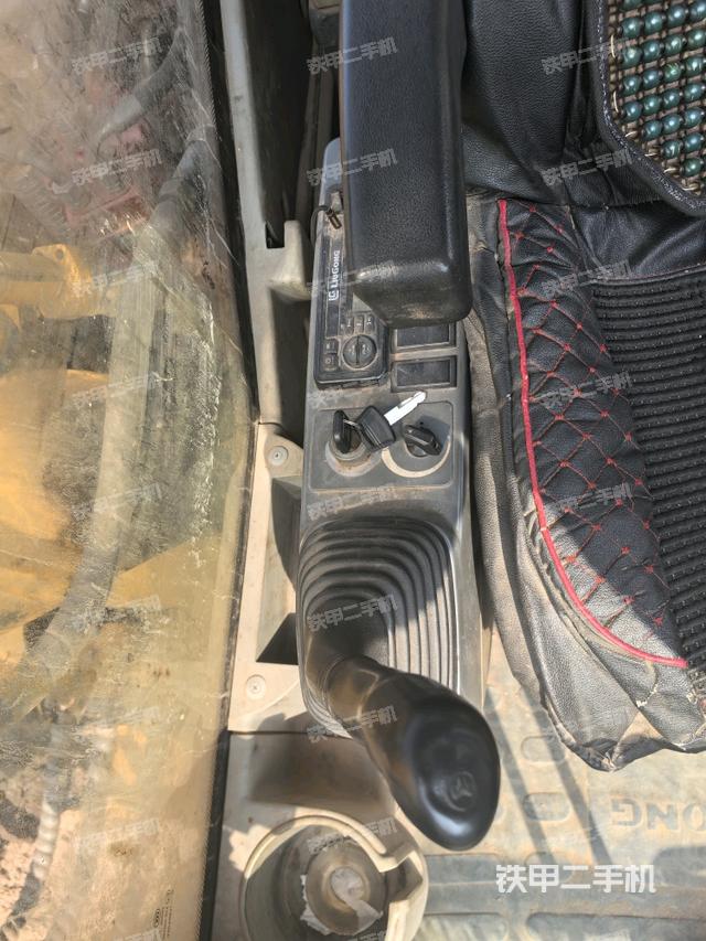 座椅右側(cè)控制臺/鑰匙門/油門/含右手柄（駕駛室部分）