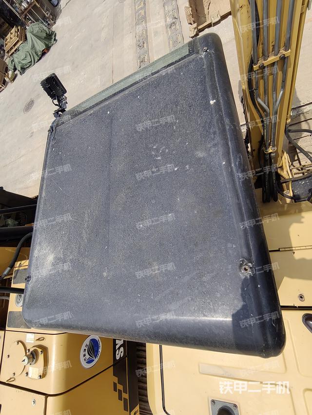 驾驶室顶部（整机外观）