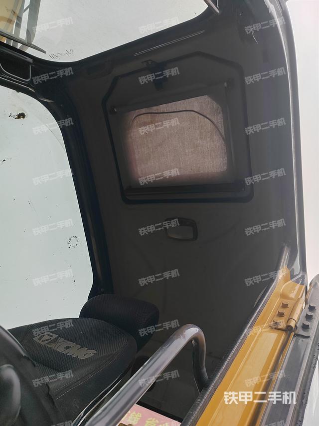 驾驶室顶部（整机外观）