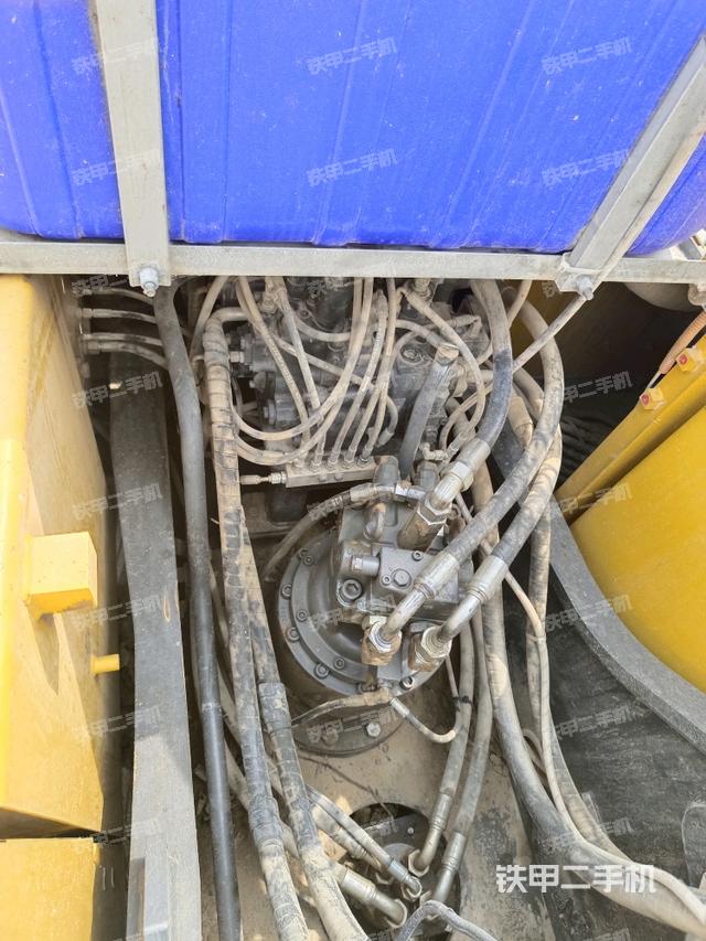 回轉(zhuǎn)馬達(dá)和主控閥（整機(jī)外觀）