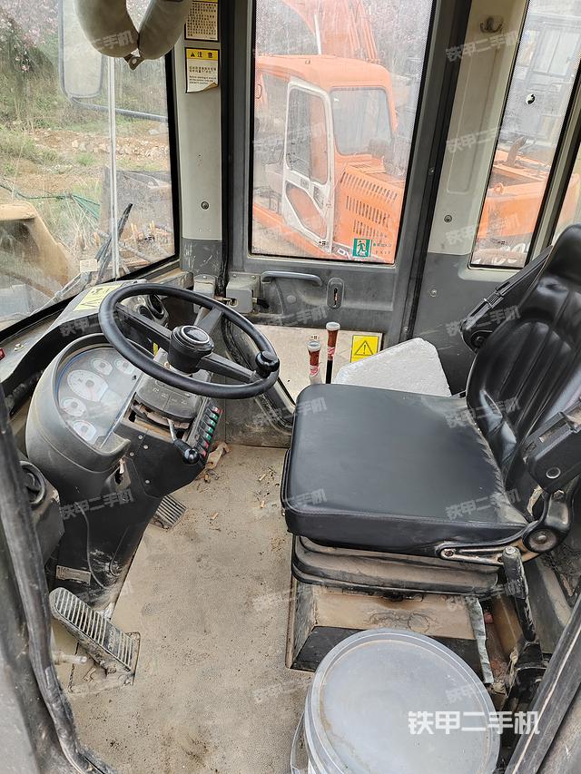 駕駛室工作臺（整機外觀及大件）