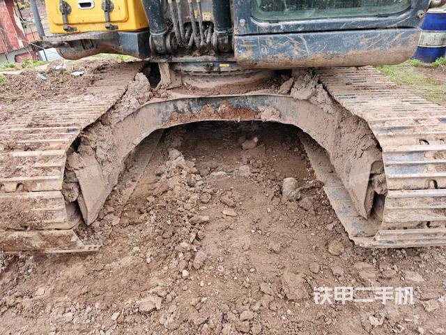 轉盤和下車架正前(工作和回轉裝置) 轉盤和下車架正前(工作和回轉裝置)
