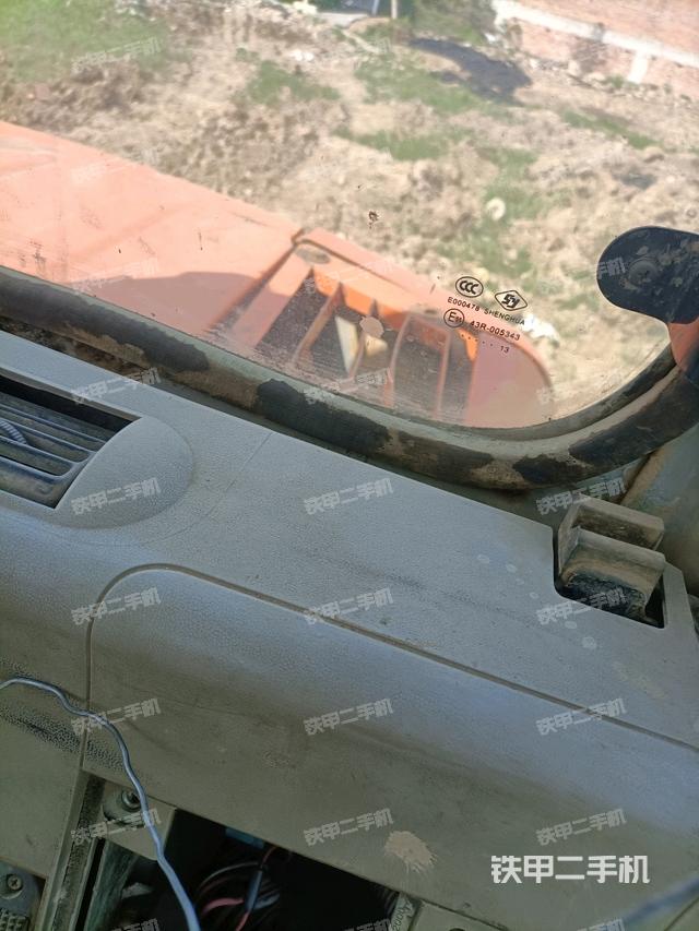 后窗玻璃角標(駕駛室部分) 后窗玻璃角標(駕駛室部分)